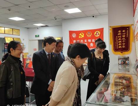 学雷锋志愿服务总队与渝中区妇联交流合作
